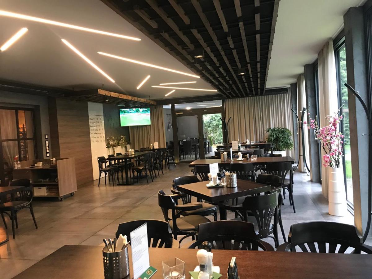 Restaurace A Penzion U Klasku أولوموك المظهر الخارجي الصورة